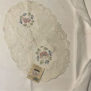 VTG Fine Lace Doily Table Runner Liechtenstein Floral Embroidery Decor  12”x 18